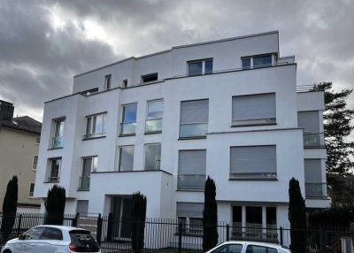 Moderne und großflächige Etagenwohnung in Dichterviertel Frankfurts (mit Mietkaufoption)