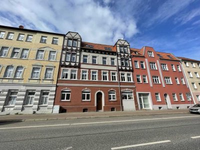 Gut geschnittene 4-Raum -Wohnung mit Balkon im Erdgeschoss