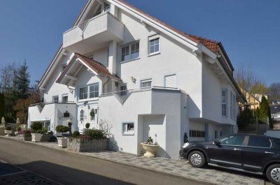 Geräumige, gepflegte 5-Zimmer-Terrassenwohnung mit geh. Innenausstattung mit EBK in Frickenhausen