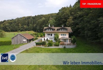 LANDHAUS IN ALLEINLAGE 
MIT FERNBLICK SOWIE WALDBESTAND UND TEICH
-TIERHALTUNG GEEIGNET