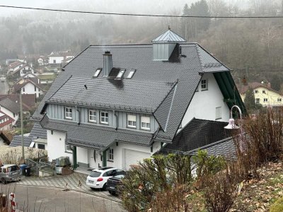 Exklusives Einfamilienhaus mit Personenaufzug und 4 Garagen in 66851 Linden (Pfalz)