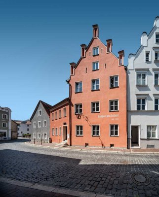 Geschmackvolle Terrassenwohnung mit dreieinhalb Zimmern sowie Balkon und Einbauküche in Landshut