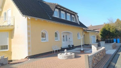 Einfamilienhaus mit Einliegerwohnung zum Kauf/Teilmöbliert