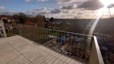 ERSTBEZUG -- 4-Raum Dachgeschosswohnung über zwei Ebenen mit Südbalkon und Gartennutzung in Potsdam