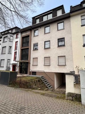 Sanierungsbedürftige DG-Wohnung mit Garage u. Blick auf die Festung Ehrenbreitstein in Koblenz!