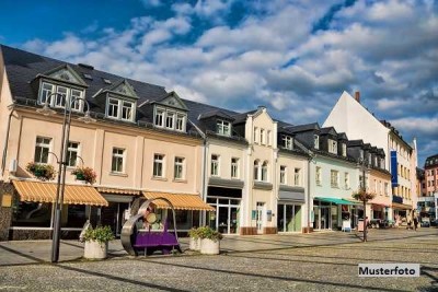 Wohn- und Geschäftshaus mit Garage und Pkw-Stellplätze