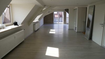 Im Herzen von Zirndorf - großzügige, top renovierte 3,5-Zi.-Maisonettewohnung mit traumhafter Dachte