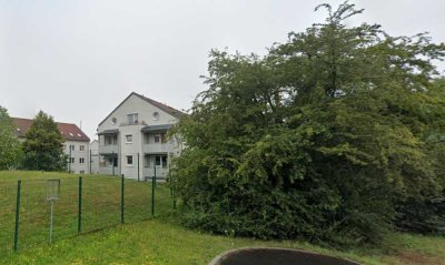 Niedliche kleine Wohnung in Erdgeschoss mit Terrasse und Balkon