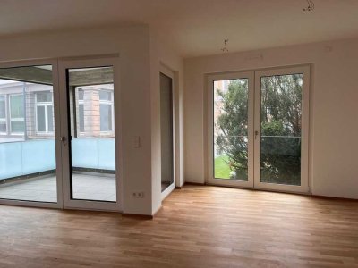 Nur mit Wohnberechtigungsschein: Erstbezug mit Balkon u EBK: 2-Zimmer-Wohnung mit geh. Ausstattung