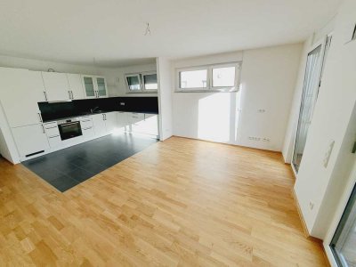 Neuwertige 3-Zimmer-Wohnung mit Terrasse, EBK, Tageslichtbad, Gäste-WC und TG-Stellplatz ab sofort!