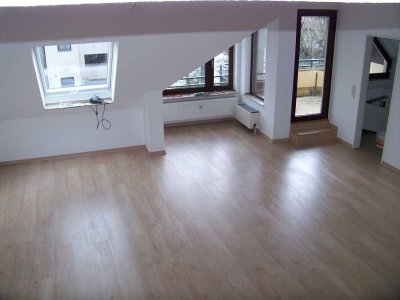 Helle 2-Raum-Galerie-Wohnung - 2 Bäder - Balkon und Stellplatz