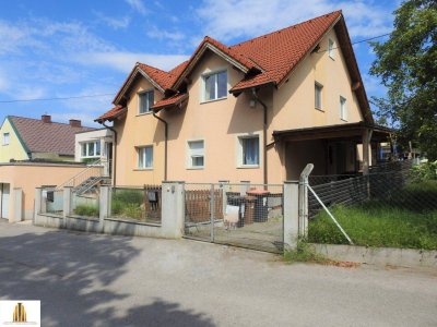 Repräsentatives Einfamilienhaus mit Garten, Pool, Garage und Carport in Hollabrunn (Gartenstadt)! Ein Anbau (ca. 70,95 m²) mit eigenem Zugang verbindet wohnen und arbeiten!