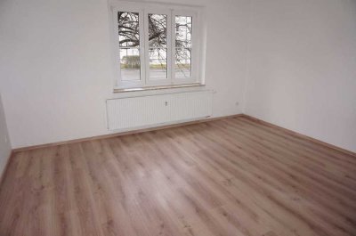 Frei ab 1.5.25. - Balkon an der Küche + Bad mit Fenster !