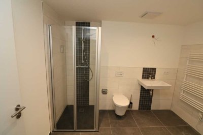 Top! Top! Top! Große 3-Zimmerwohnung mit zwei Balkone und Dusche sucht neuen Mieter