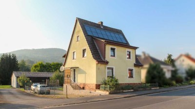 Freistehendes teilsaniertes Einfamilienhaus in Wendershausen