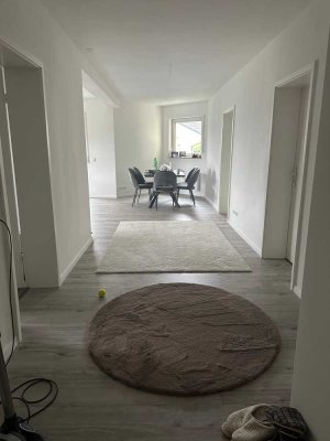 Vollständig renovierte 3-Zimmer-Wohnung mit Balkon und EBK in Wirges