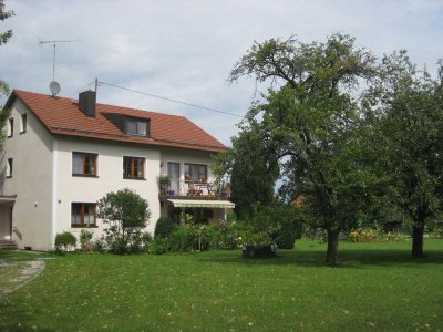 Helle 2 1/2  Zimmer-Dachgeschoßwohnung mit Blick ins Grüne