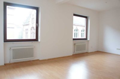 Zentral gelegene, helle 3 Zimmer Wohnung in kleiner Wohneinheit.