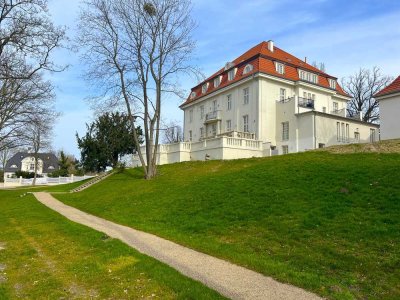 Stilvolle, neuwertige 3,5-Raum-Souterrain-Wohnung mit lux. Innenausstattung mit Balkon in Schwerin