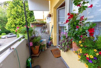 Helle 2-Zimmer-Wohnung (Hochparterre) mit Balkon