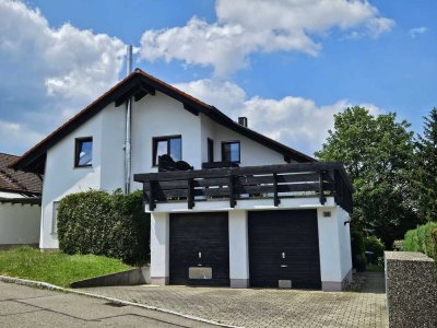 Freundliche und gepflegte 4-Raum-Wohnung mit Balkon und EBK in Amstetten