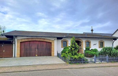 Einzigartiger Bungalow mit Doppelgarage und zusätzlichem Bauplatz