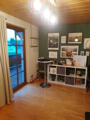 Attraktive 4-Zimmer-Wohnung mit großem Balkon und Einbauküche in Eschbronn