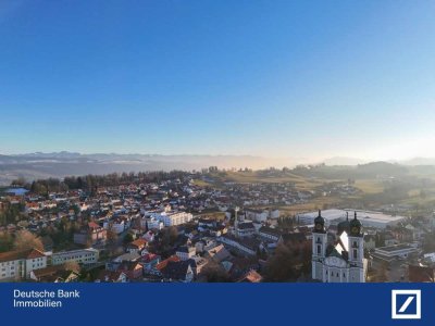 Sanierte Familienwohnung mit 5 Zimmern, großer Terrasse und Doppelgarage