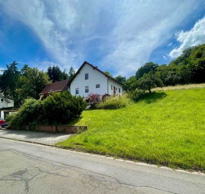 Idyllisches Wohnen in Winnweiler: Einfamilienhaus mit beeindruckendem Ausblick und flexibler Nutzung