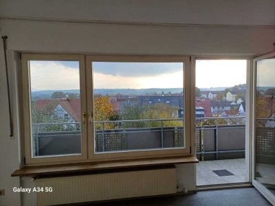 Helle Vier-Zimmer-Wohnung mit Weitblick (Roter Sturz)