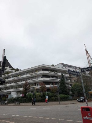 Exklusive, sanierte 2-Zimmer-Wohnung mit Balkon in Hamburg Uhlenhorst