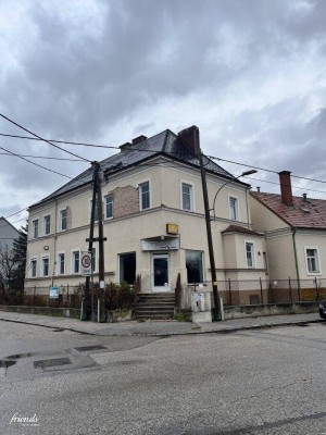 12 Zimmer Haus mit Geschäftslokal auf 948 m2 Grundstück