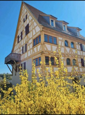 Schöne helle 3,5 Zimmerwohnung mit Balkon und Autoabstellplätze Zentral in Neudenau,