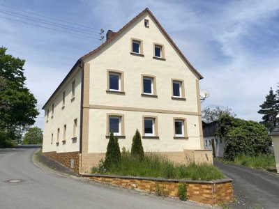 Fertig zum Innenausbau!
Teilsaniertes Bauernhaus in ruhiger Umgebung