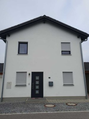 Neuwertiges, attraktives 5-Zimmer-Einfamilienhaus in Wörth an der Isar, PLZ 84109