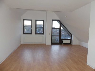 Renovierte 3-Zimmerwohnung im 2. Obergeschoss mit Balkon ab sofort