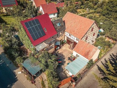 Einfamilienhaus mit geräumiger Scheune und weitläufigem Garten