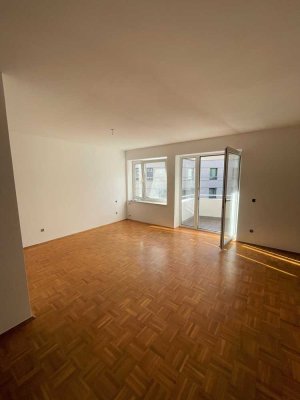 Renditeobjekt - Modernisierte 2-Zimmer-Wohnung mit Balkon in Köln Neuehrenfeld für Kapitalanleger