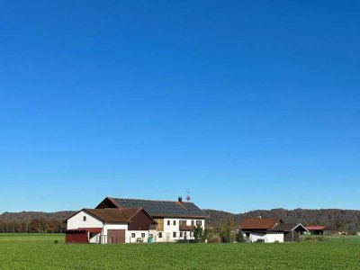 *** VORANKÜNDIGUNG *** 
Schönes Bauernhaus in Alleinlage
mit ca. 20.660 m² Grund in Haiming