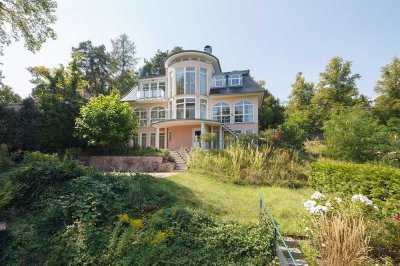 Exklusive Villa mit direktem Seeblick auf einem großzügigen Grundstück in Potsdam