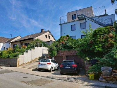 Kernsanierte Maisonette-Wohnung mit Kamin und Garten