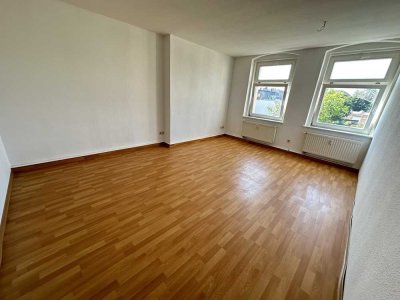 Super helle & zum Hof ausgerichtete 2-Raumwohnung, direkt am Wilhelmsplatz, mit Tageslichtbad!