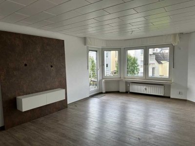 Freundliche und vollständig renovierte 2-Zimmer-Dachgeschosswohnung mit Balkon in Lüdenscheid