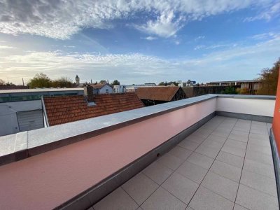 Zentral gelegene 2-Zimmer-Penthouse-Wohnung mit neuer Luxus-Bulthaup-Küche und großer Dachterrasse