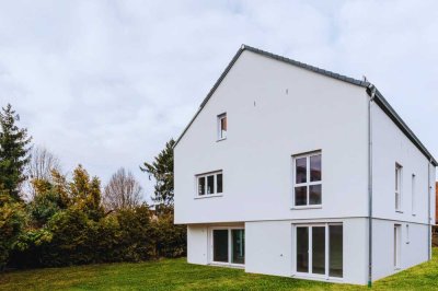 Erstbezug! Moderne lichtdurchflutete 4-Zi-Wohnung mit Garten, gehobene Ausstattung, EBK, Stadtbergen