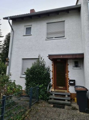 Reihenendhaus mit  Garten und Garage in 63303 Dreieich-Dreieichenhain