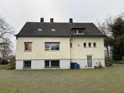 Einfamilienhaus mit Ausbaureserve, XXL-Grundstück und großen Parkflächen