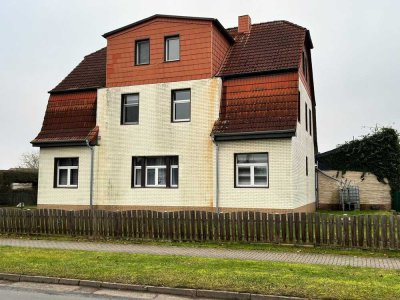 Mehrfamilienhaus und Nebengebäuden, Werkstatt, Büro, Kaminzimmer in Ebeleben