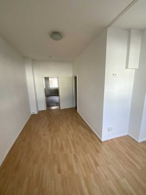 Für Singles! 1-Zimmer-Wohnung im 2. OG zu vermieten