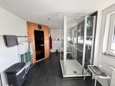 Sehr gepflegte Maisonette-Wohnung mit Balkon, Sauna & Stellplatz in Iserlohn-Hennen zu verkaufen